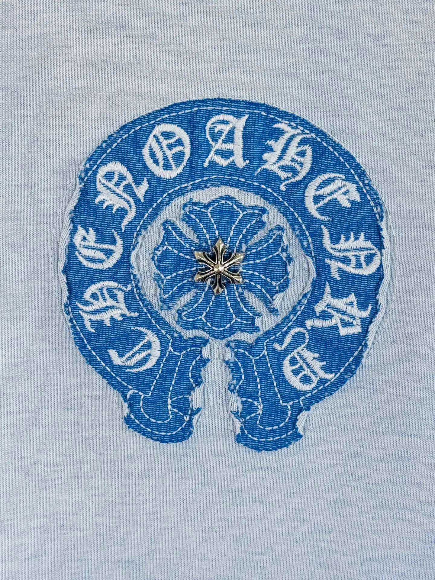 P250 ch high version Chrome Hearts 2025 new autumn and winter cross patch washed spray horse slip long-sleeved T-shirt, fabric: 26 double yarns 320 grams weight, patch embroidery, heavy wash water ➕ fried color + spray horse slip printing process: patch embroidery, secondary color spray horse slip process Color: gray, blue Size: S M L XL Style number: 5181